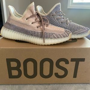 YEEZY BOOST 350 V2